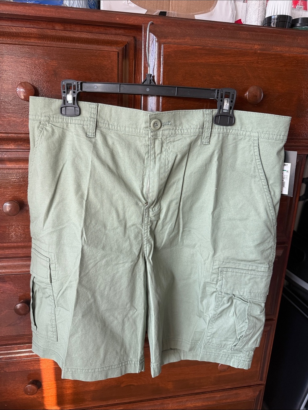 art class Light Green Men's Cargo Shorts - Multiple Pocket Utility